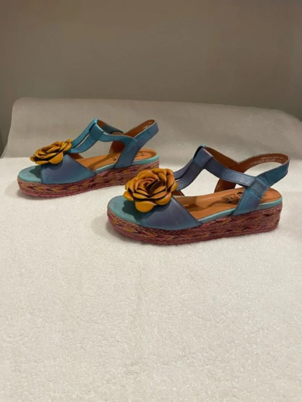 L'Artiste Spring Step Tempest turquoise Blue Floral Boho Wedge Sandals 9/39 EUC